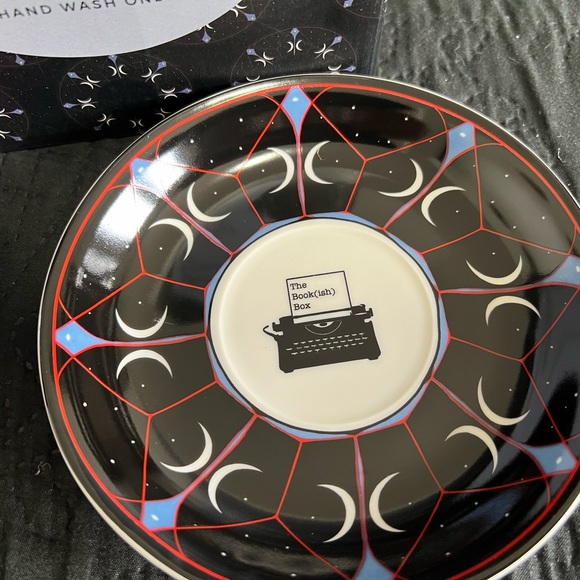 New cup and plates - Picture 3 of 4